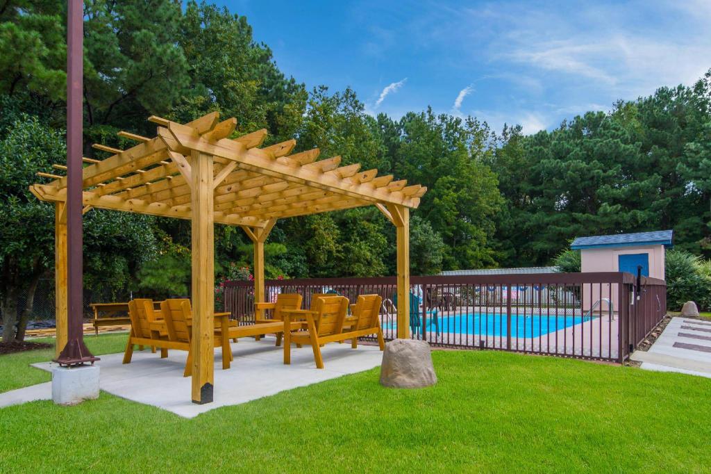 Popular attractions Area Nearby Property
